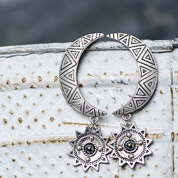 🌙Last pair!🌙Moon Goddess Earrings - Picture 3 of 8